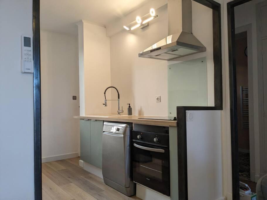 Appartment - Vue Imprenable Sur La Cite Medievale - Parking Gratuit - Climatise Carcassonne Dış mekan fotoğraf